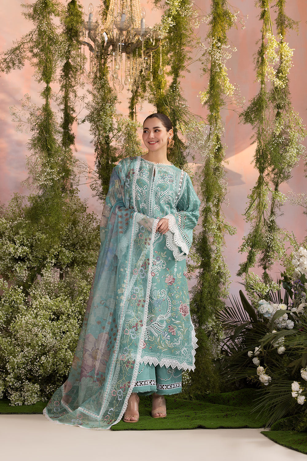 Design 5B Luxury Lawn 2025 Unstitched – Sobia Nazir