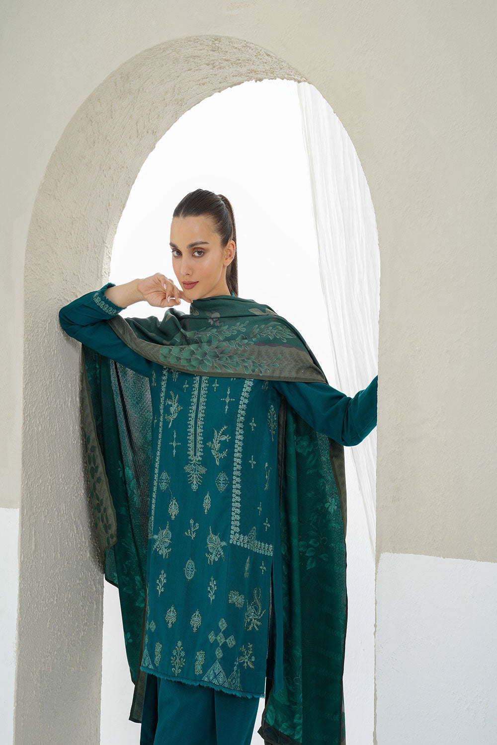 Design 4 - Winter Pret 25 Shirt & Trouser